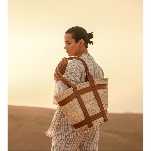 Stylish Tan Woven Tote Bag - Picture 2 of 6